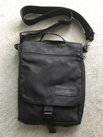John Peters NY schwarze Umhängetasche