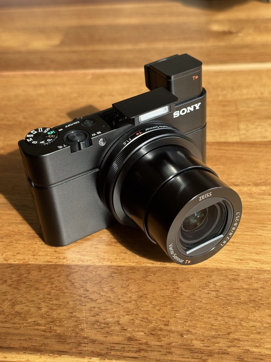 Sony Fotocamera: Sony RX100 III mit Sony Leder Hülle – Usato da Luzern venduto da Ex-Raudi