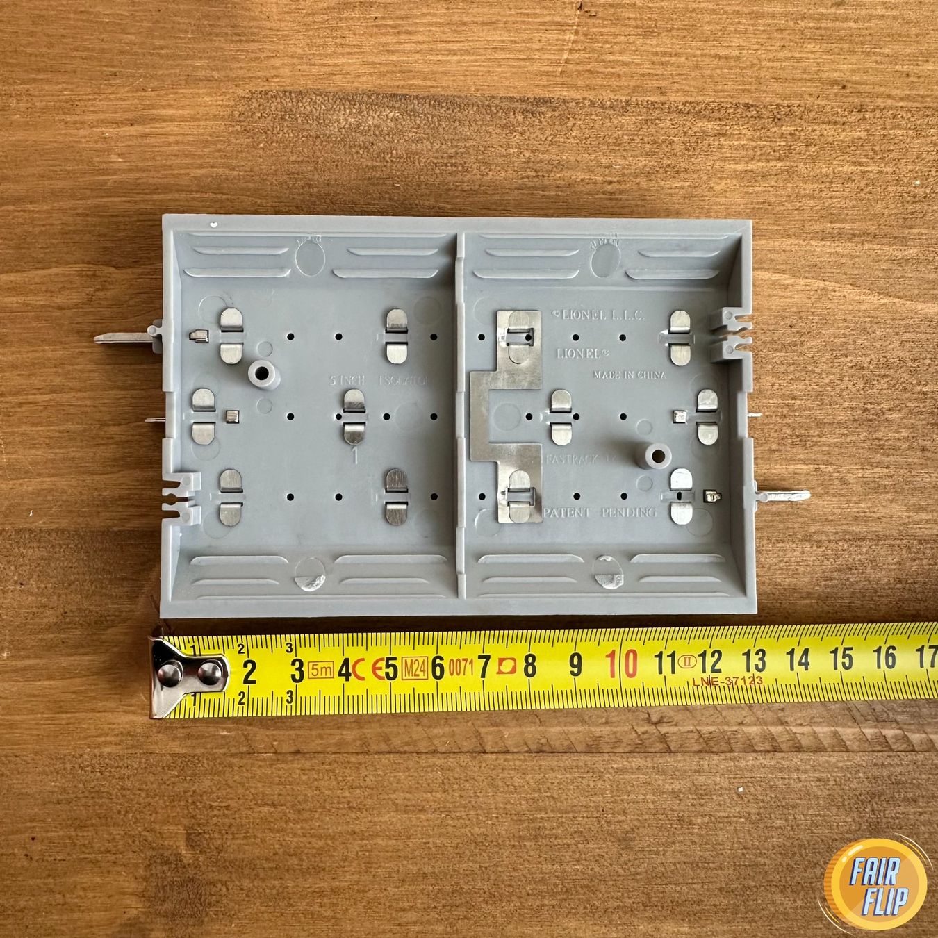 Lionel Modellini di ferrovie: Lionel Fastrack 5 inch ISOLATOR Straight – Nuovo e nell'imballaggio originale da Luzern venduto da fairflip 2