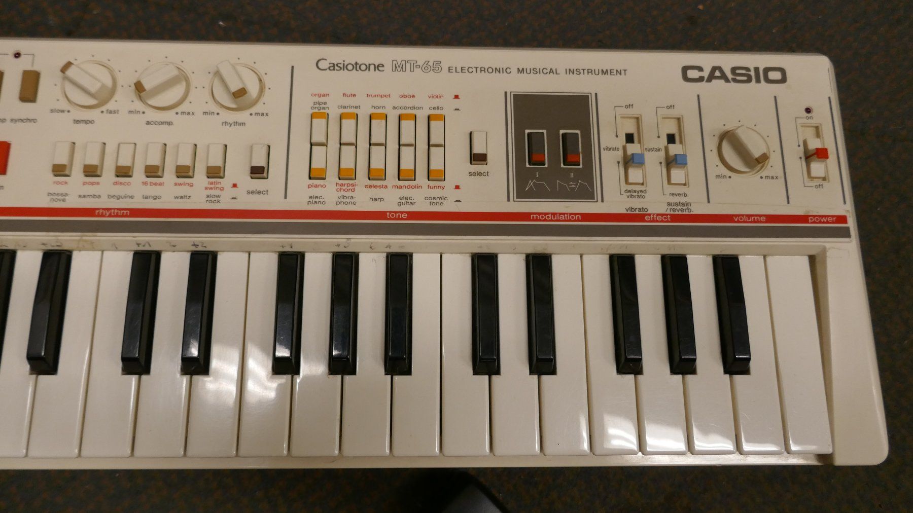 Casio Instruments de musique: Casio MT-65 Keyboard – D'occasion à Wenslingen par FairlightCMI 3
