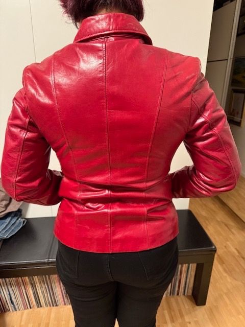Jacken: Rote Echtlederjacke Leonardo Gr. S Vintage – Gebraucht aus Winterthur von projectcleanup