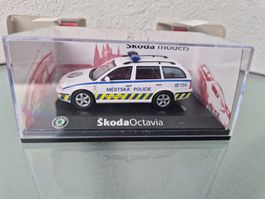 Skoda Oktavia Polizei von Abrex 1:43