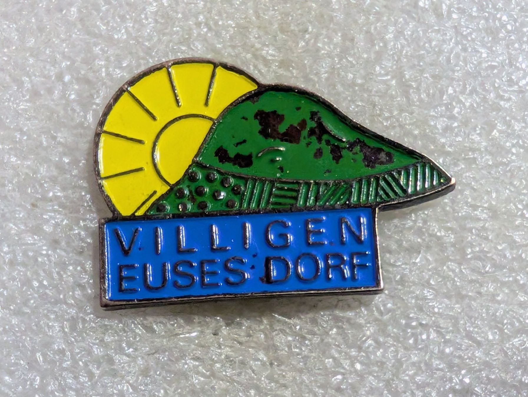 Plaketten & Abzeichen: Ansteckbutton 242: Dorf Villigen – Gebraucht aus Oppligen von Pin-Fall-Shop