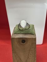 Ring silberfarben mit weissem Stein florales Design 
