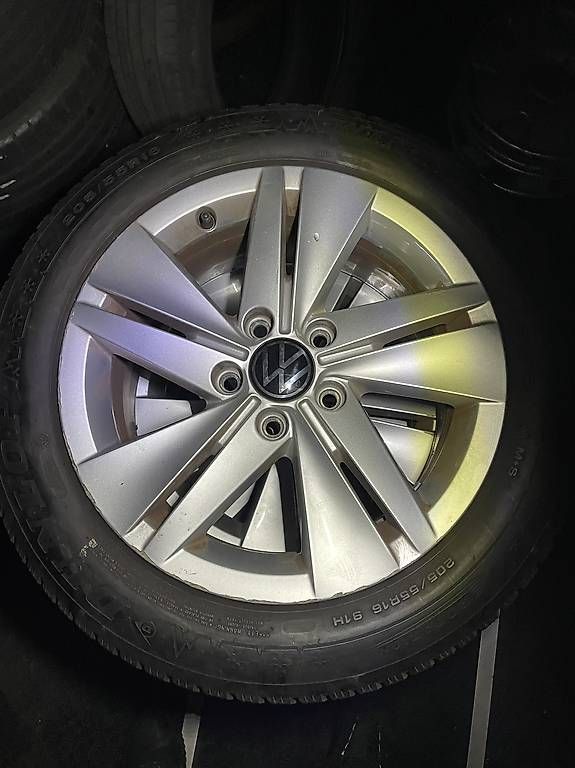 Pneumatici & Ruote complete: VW Golf 8 Original Winterkompletträder – Usato da Volketswil venduto da DZMO 2