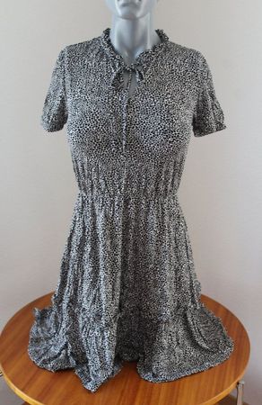 Sommerliches Kleid, verm. besser passend zu dem S/M