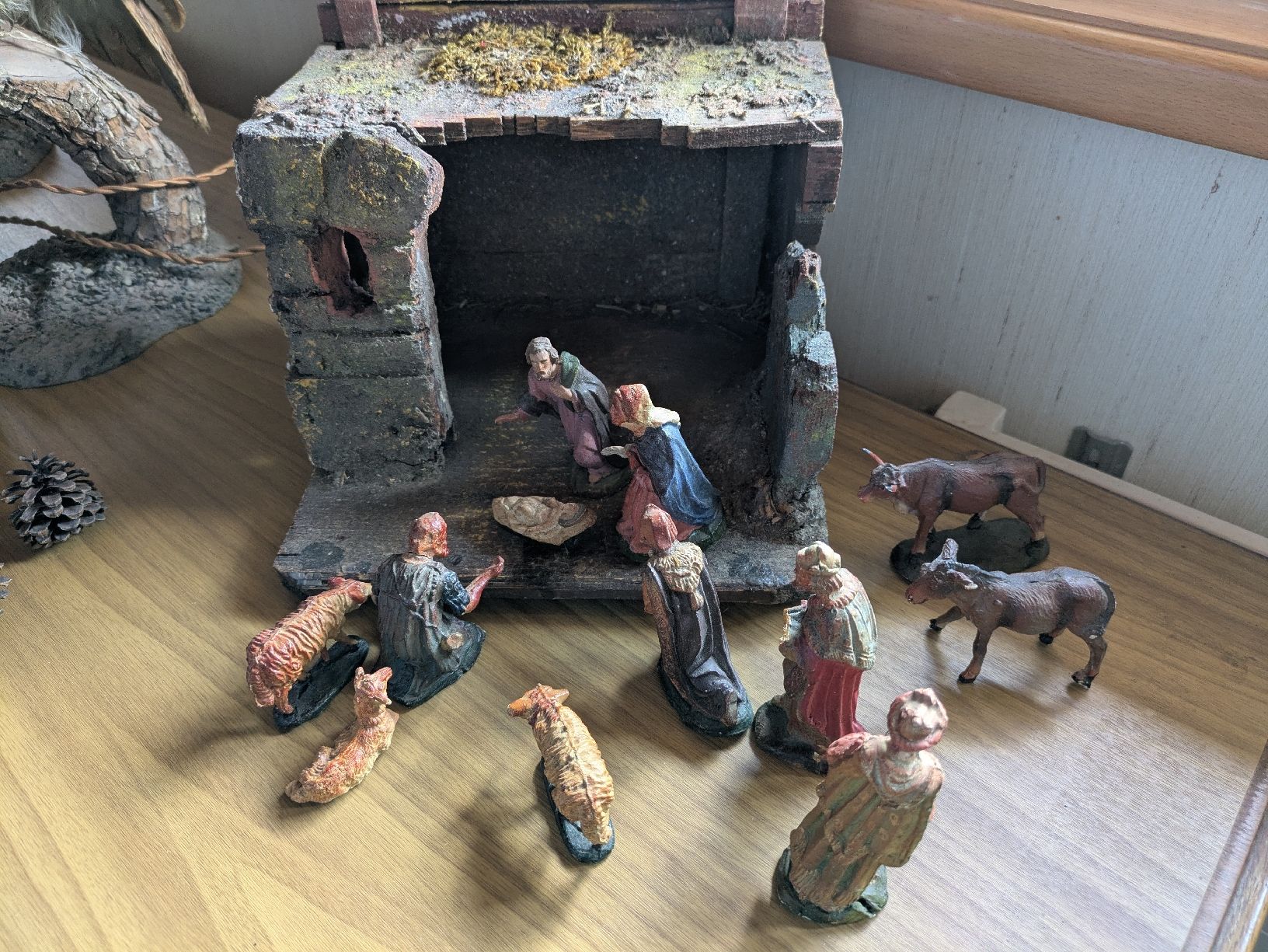 Tutte le decorazioni: Weihnachtskrippe mit Figuren, gut erhalten, komplett! – Usato da Gähwil venduto da margritr62 1