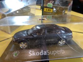 Skoda Superb  1-43 (mit Box) Kaden (Boo3)