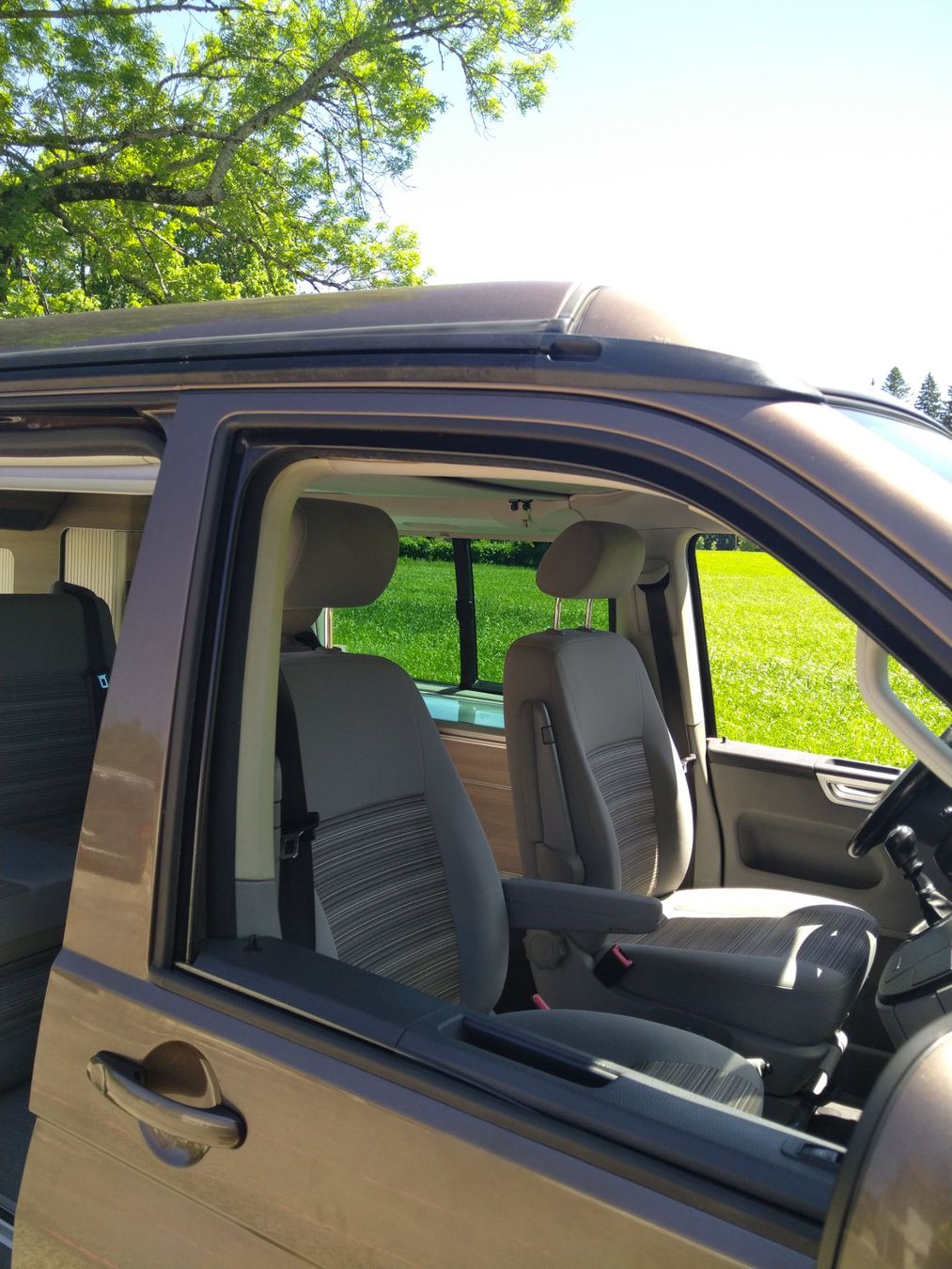 VW Veicoli da campeggio: VW T5 California TDI – Usato da La Chaux-de-Fonds venduto da BI_2300 1