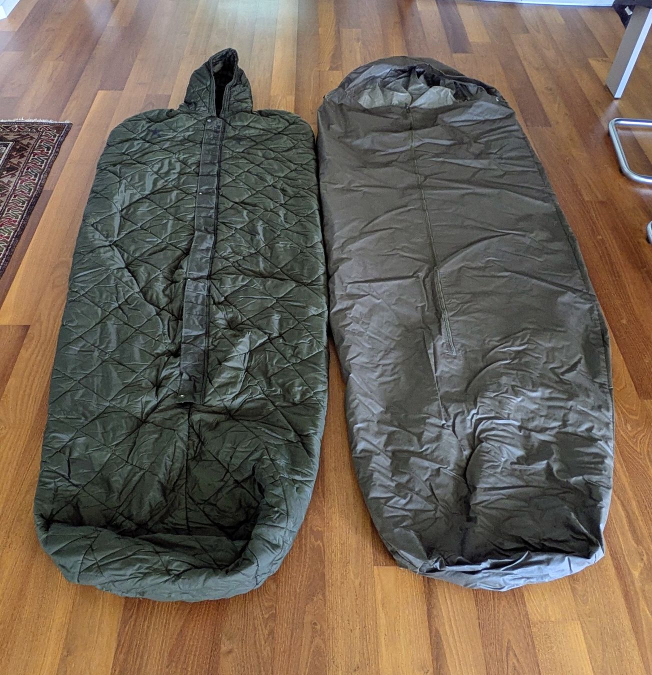 Schweizer Armee Sacchi a pelo: Armeeschlafsack mit Regenhülle – Usato da Kriens venduto da mhw39 1