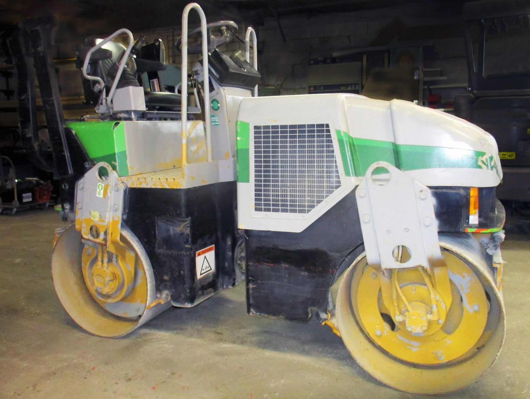 Tutte le macchine: Tandem-Vibrationswalze Caterpillar CB-214D – Usato da Riedtwil venduto da wiederverwendung