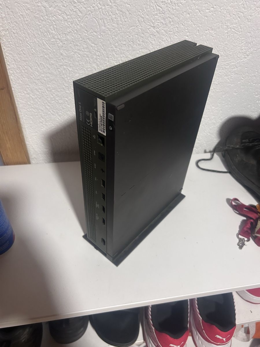 Microsoft Console: XBOX One S – Usato da Huttwil venduto da Pascal1234