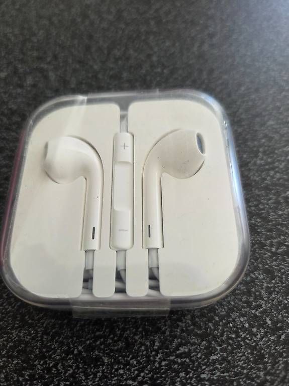 Kopfhörer: Auricolari stereo per iPhone nuove – Neu und originalverpackt aus Balerna von reg_jz8l