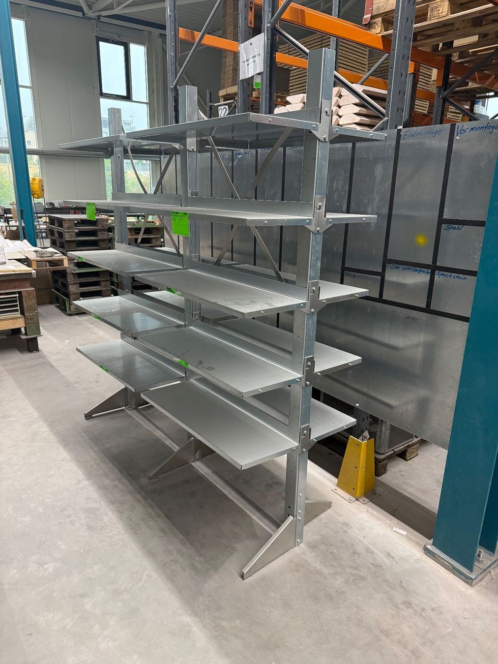 Scaffali: Stabiles Metallregal / Lagerregal – Usato da Liestal venduto da T-Bazar