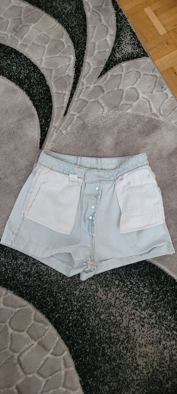 Zara Jeans: Short en jean Zara taille 36coton 100% – Usato da Vevey venduto da x_y_f 3