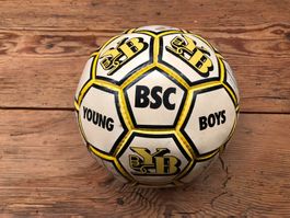 Original YB Leder Fussball mit Unterschriften !!!