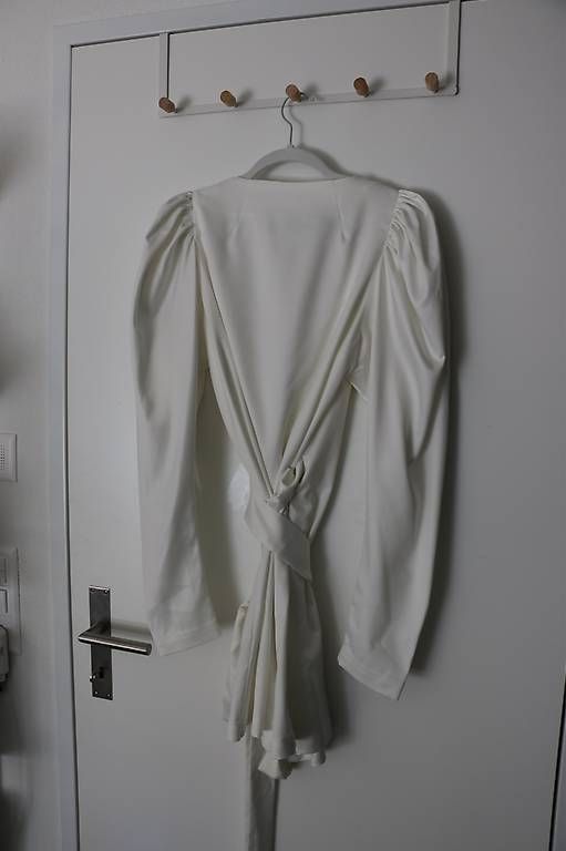 Vestiti: Rotate Wickelkleid weiss Gr. 42 – Usato da Männedorf venduto da Topojasa 2