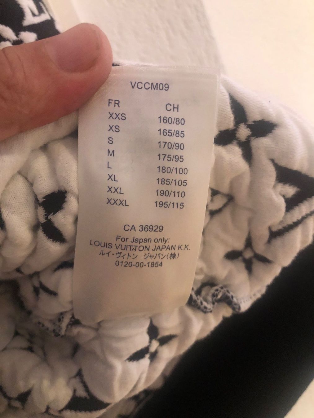 Maglioni & Felpe: Louis Vuitton Pullover Schwarz – Nuovo (secondo la descrizione) da Safenwil venduto da Johnwick1986 3