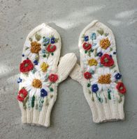 Handgestrickte Wollfäustlinge aus  Merino Garn Blumen