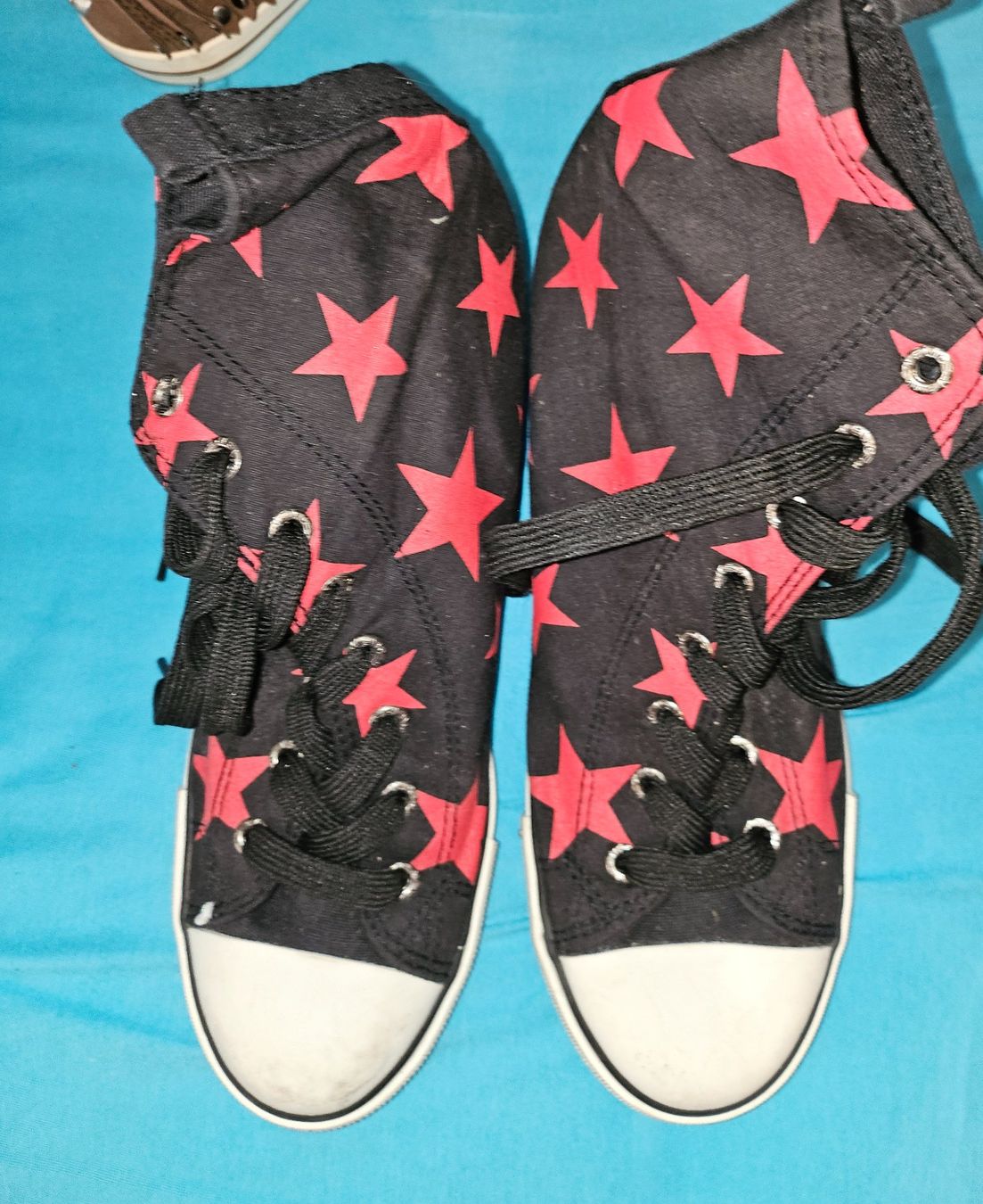 Scarpe da donna: Sneaker mit Sternen – Usato da Thun venduto da Shame
