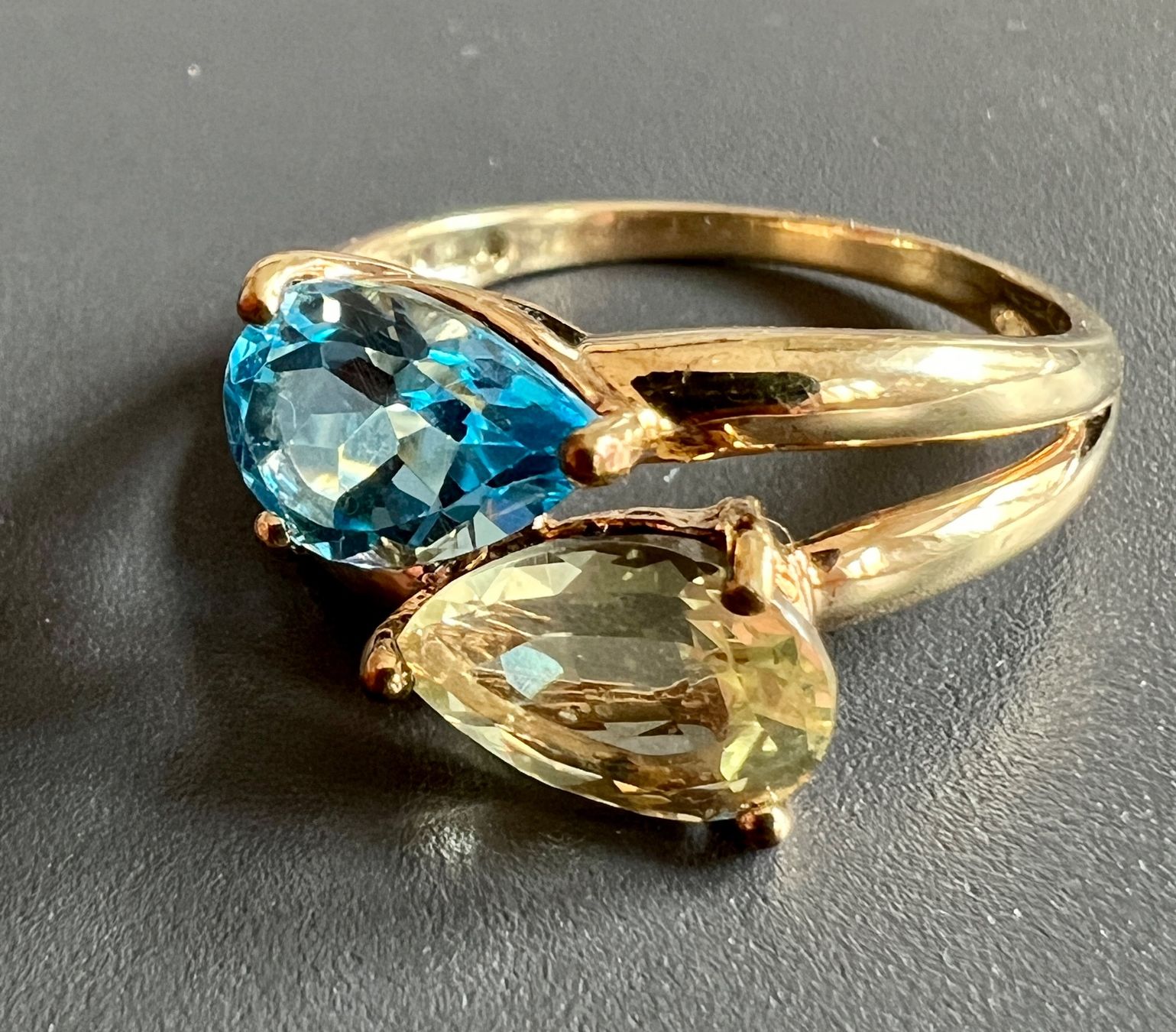 Ringe: Gold-Ring 9K mit Farb-Steinen – Gebraucht aus Chur von Penting1935