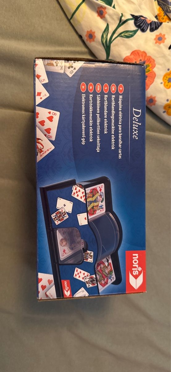 Jeux: Elektrischer Kartenmischer – Neuf (Voir description) à Liestal par Jessivanaxx_
