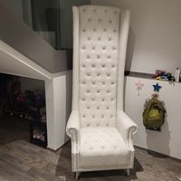 Weisser XXL Sessel Kunstleder Nieten Kristalle Thron Optik