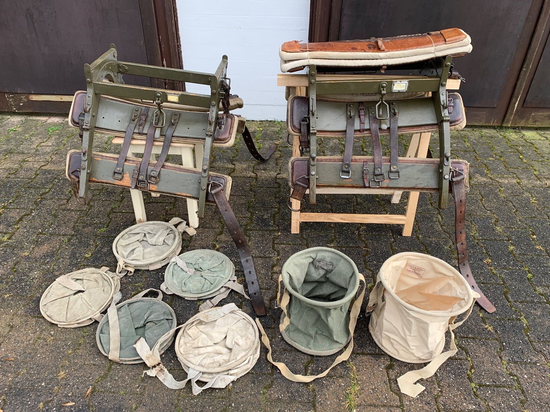 Carrozze: 2 original Bastsättel Schweizer Militär – Usato da Feldbach venduto da Olive1