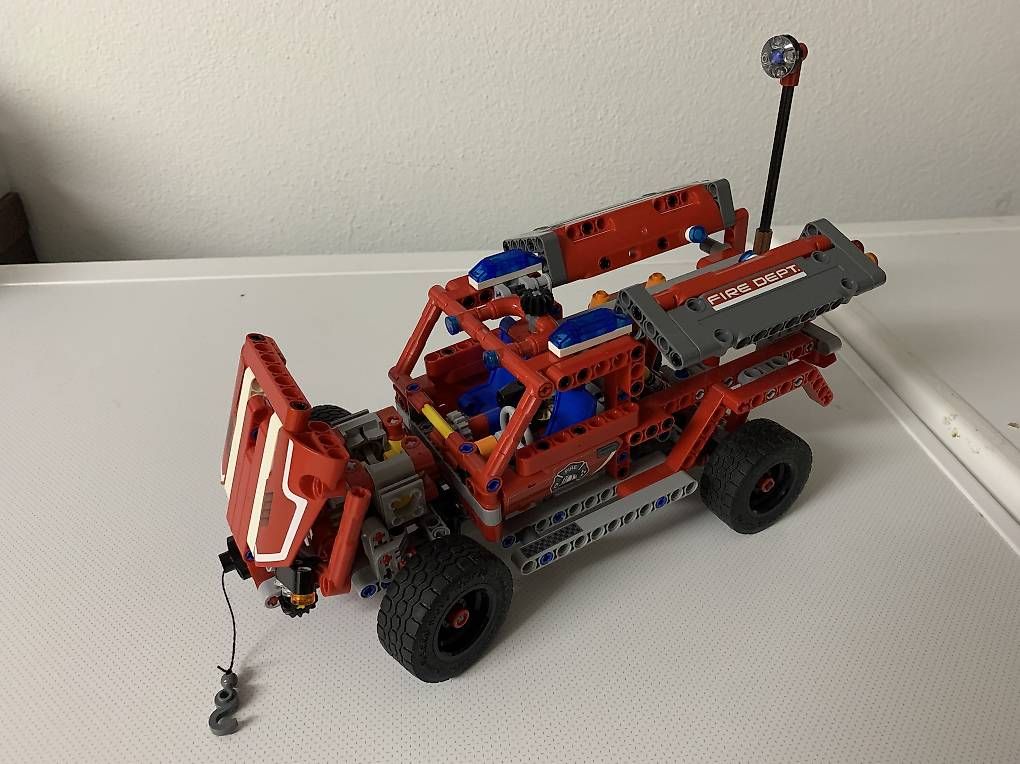 Lego Jeux de construction: LEGO TECHNIC SET 42075 FIRST RESPONDER – D'occasion à Zunzgen par Viper79