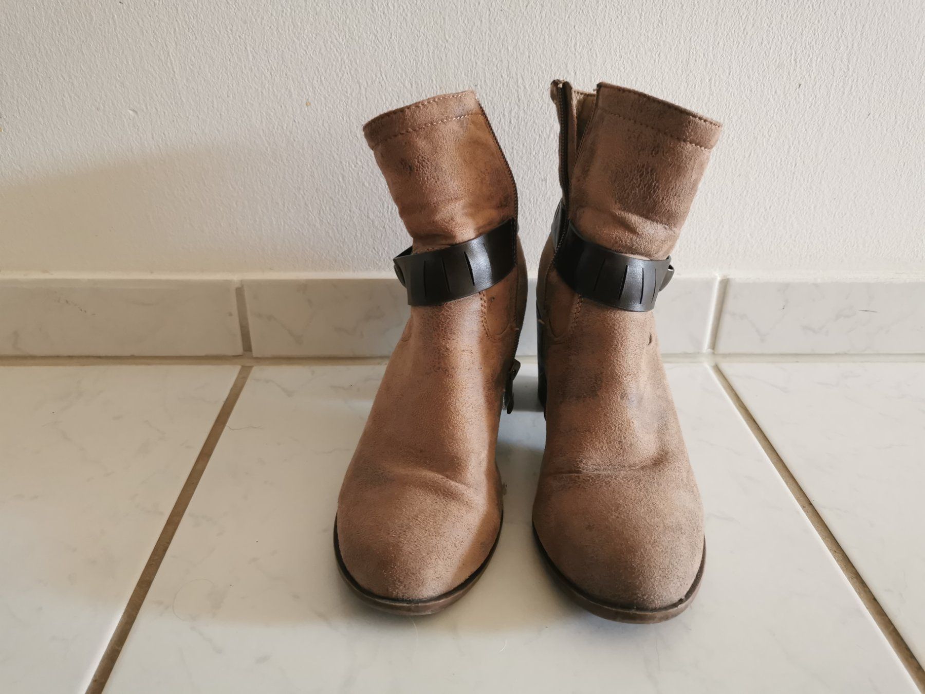 Scarpe da donna: Braun/ beige Stiefeletten Gr. 37 – Usato da Stäfa venduto da basidis 1