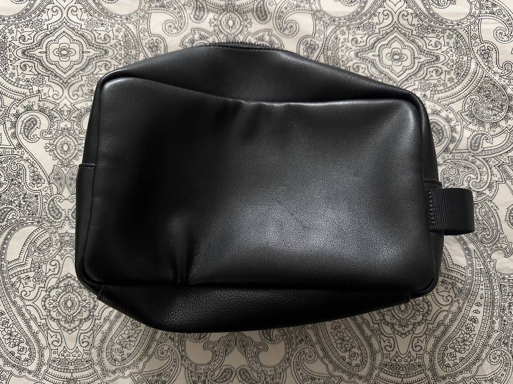 Kosmetikkoffer: Calvin Klein Essential Washbag – Gebraucht aus Dübendorf von trustedpicks 1