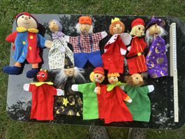 Handpuppen Set 11 Figuren aus Stoff und Holz gebraucht