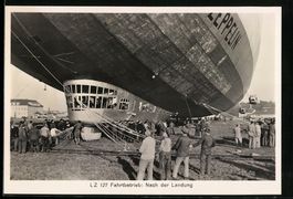 Fotografie Zeppelin LZ 127 wird am Boden