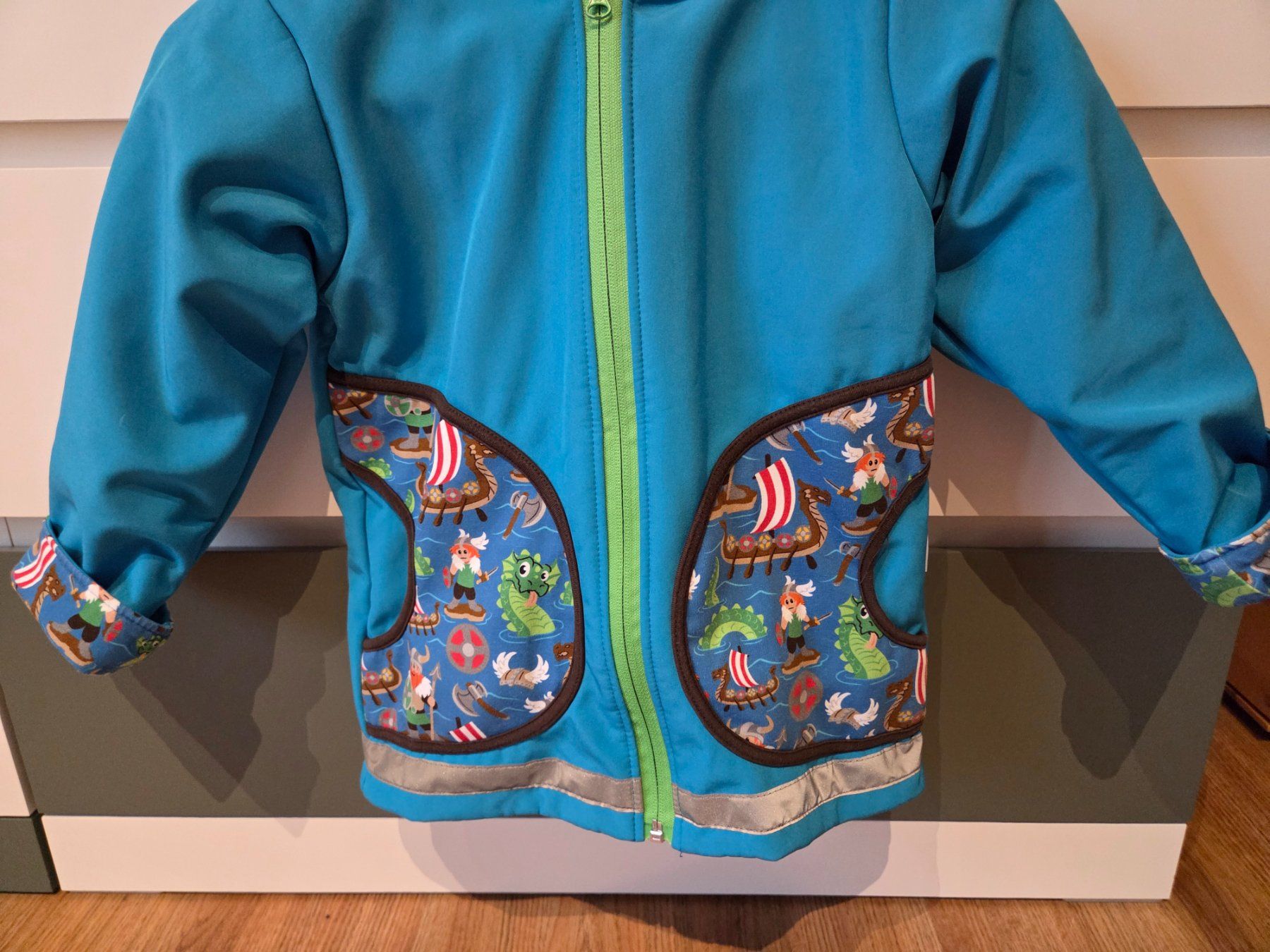 Giacche & Cappotti: Babauba Handmade Softshelljacke Gr. 110 blau, Wikinger – Nuovo (secondo la descrizione) da Heinrichswil venduto da frankie19860 2