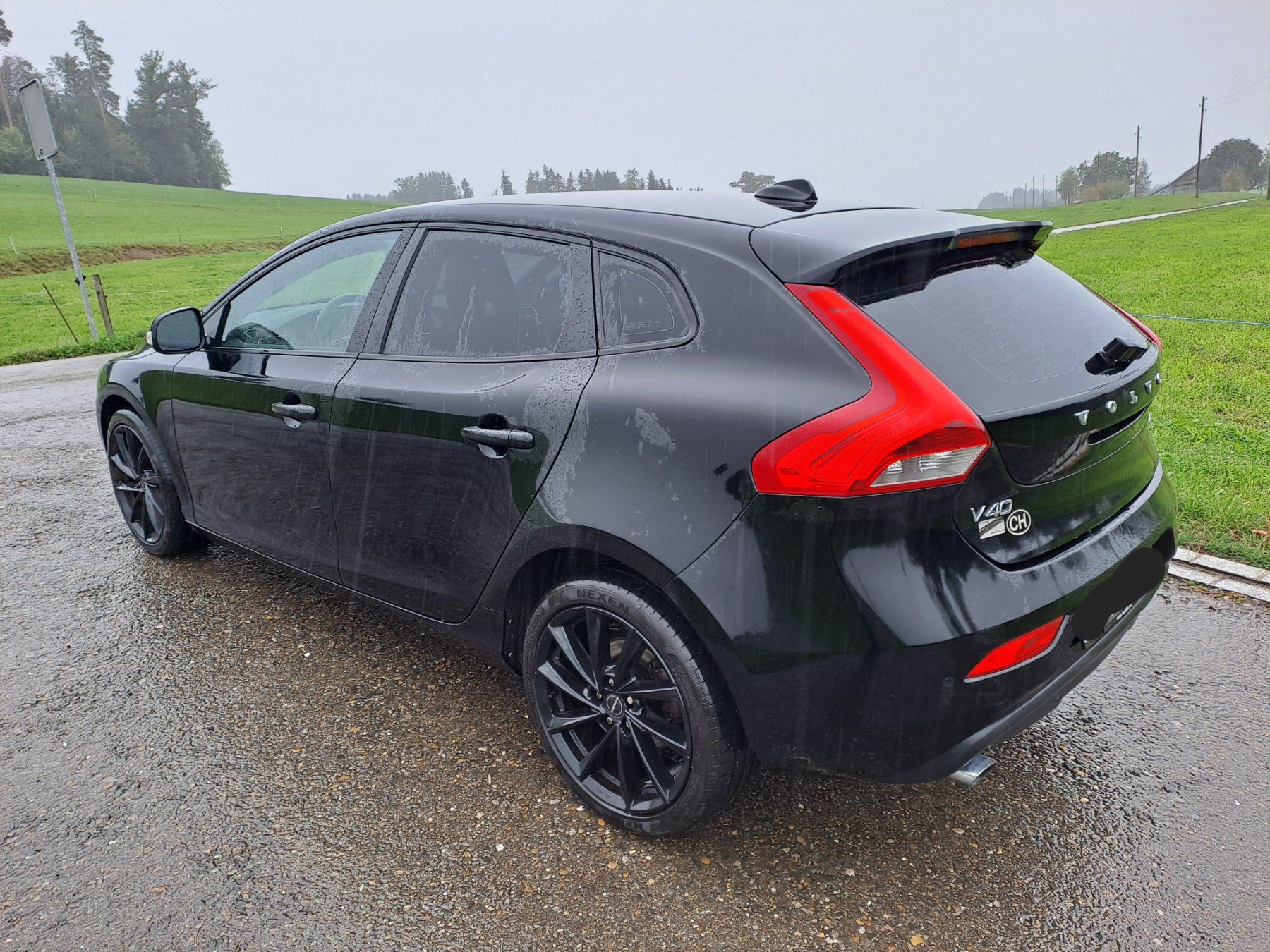 Volvo Automobili: Volvo V40 T4 R-Design – Usato da Stein AR venduto da CHZE 4