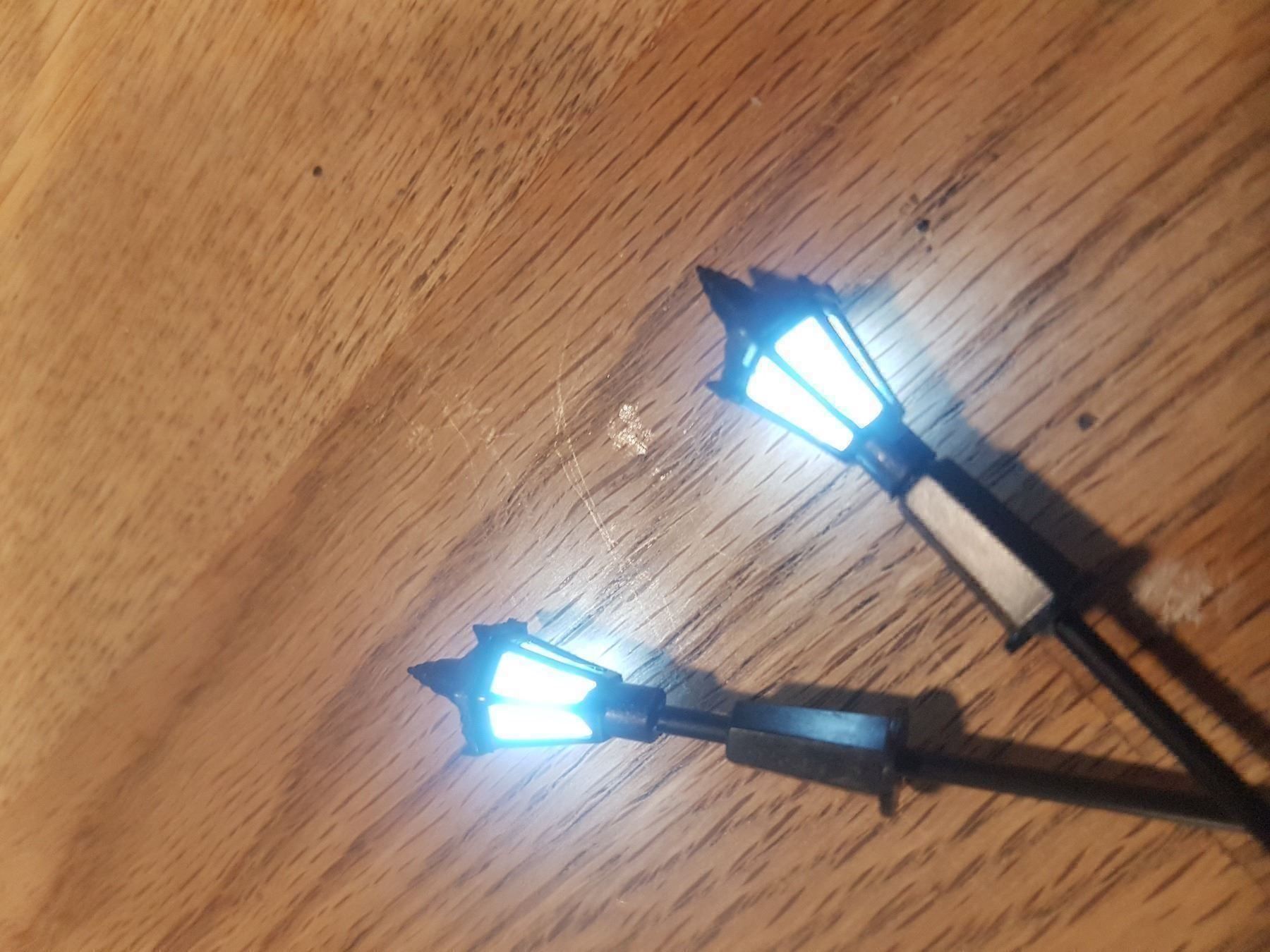 Modelleisenbahnen: Lot de 10 lampes noires – Neu und originalverpackt aus Saxon von Sebdem 1