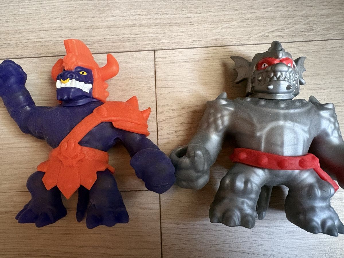 Giocattoli: GOO JIT ZU figuren set – Usato da Herzogenbuchsee venduto da warrior77