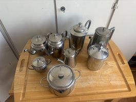 Kaffee/Teekannen Set 8-teilig Edelstahl? Blech