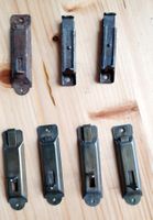 8 antike Riegel für Möbeltüren, Messing und Eisen.