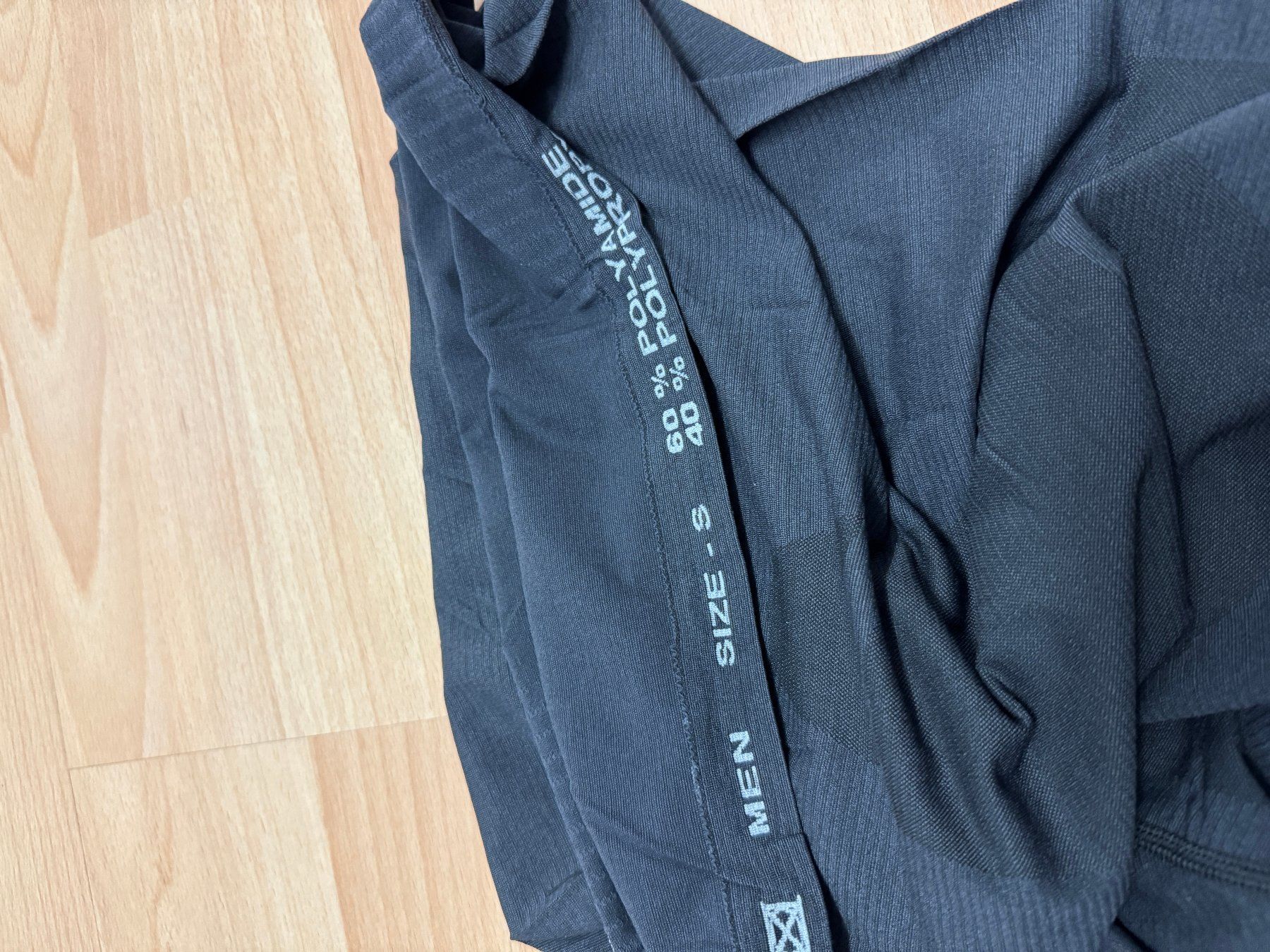 Leibchen & Hosen: MEN - Jogging Langarmshirt gr. S, schwarz – Gebraucht aus Ostermundigen von Vangiolillo 2