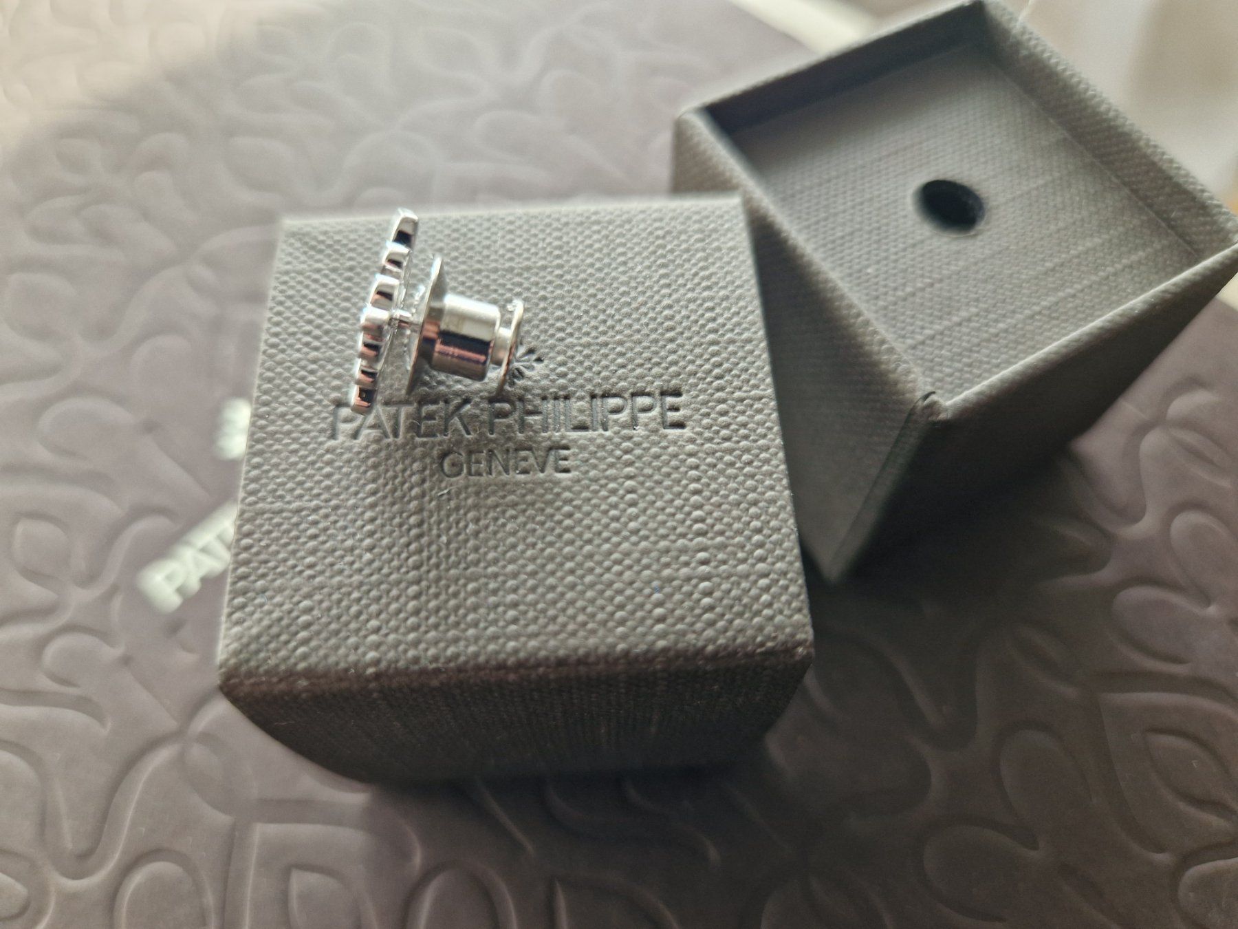 Broschen & Nadeln: Patek philippe silver pins – Neu und originalverpackt aus Genève von Jouyt 4