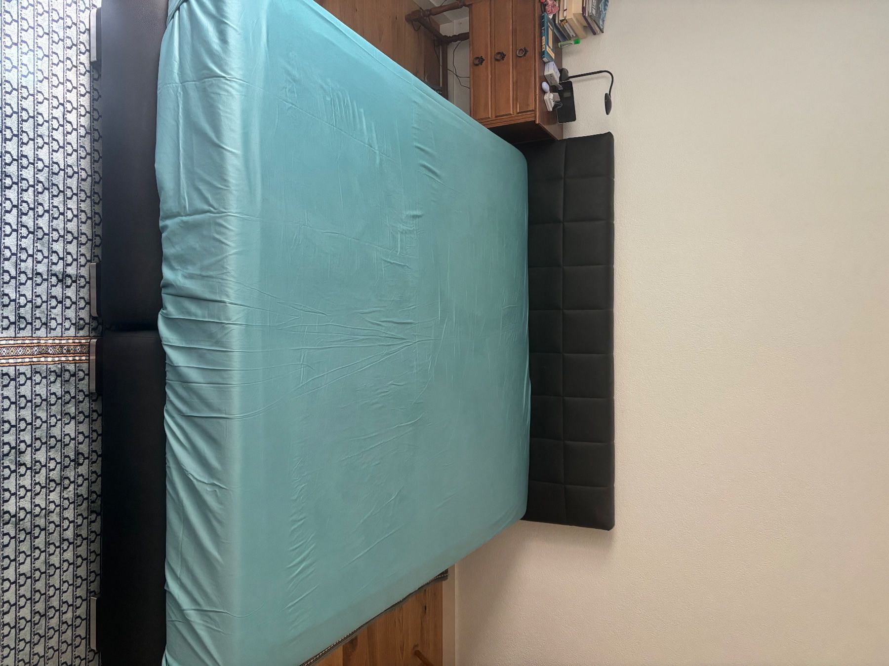 Betten: Boxspringbett mit Kopfteil schwarz Grösse 180x200cm – Gebraucht aus Wallisellen von ema_5b5d 1