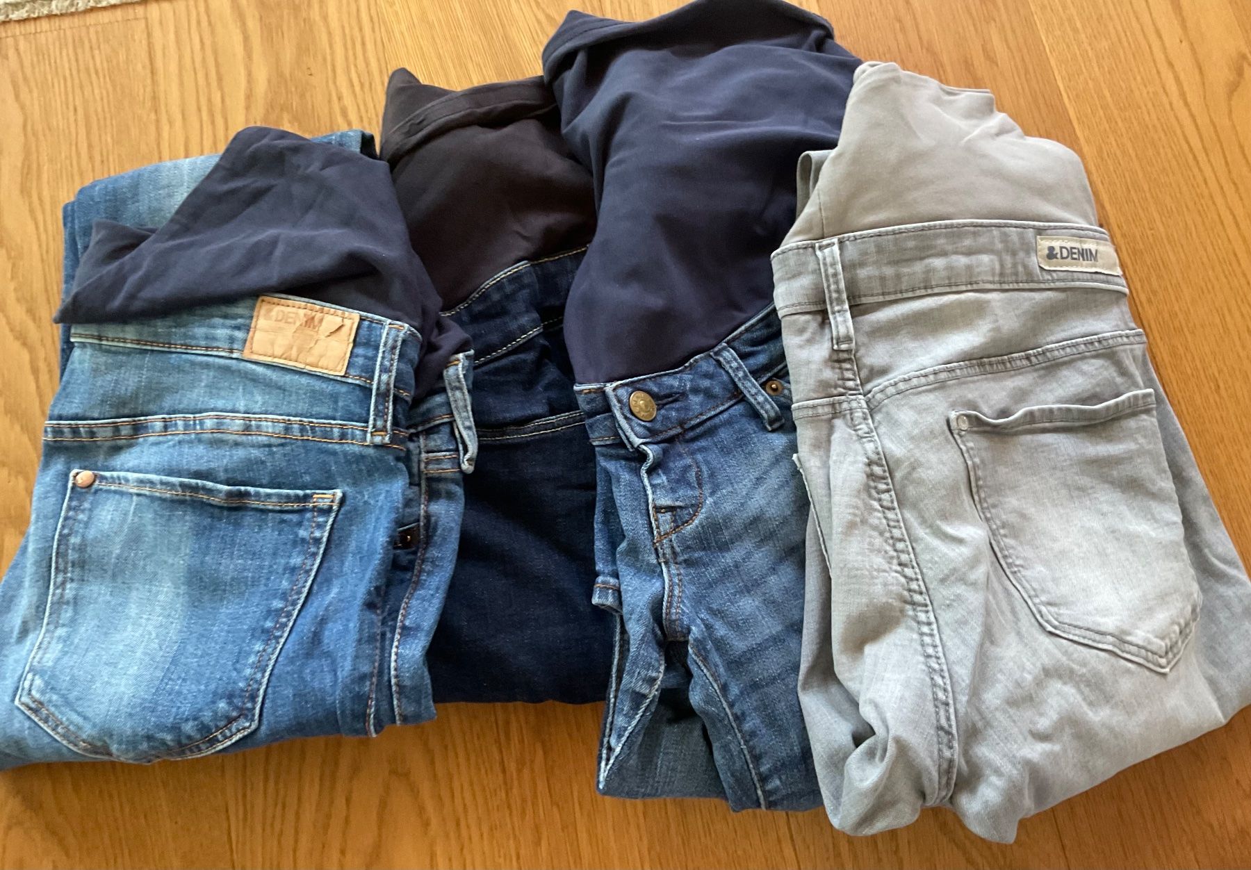 Lotti di vestiti: Umstandskleidung, 4 Jeans – Usato da Niederteufen venduto da sicmu