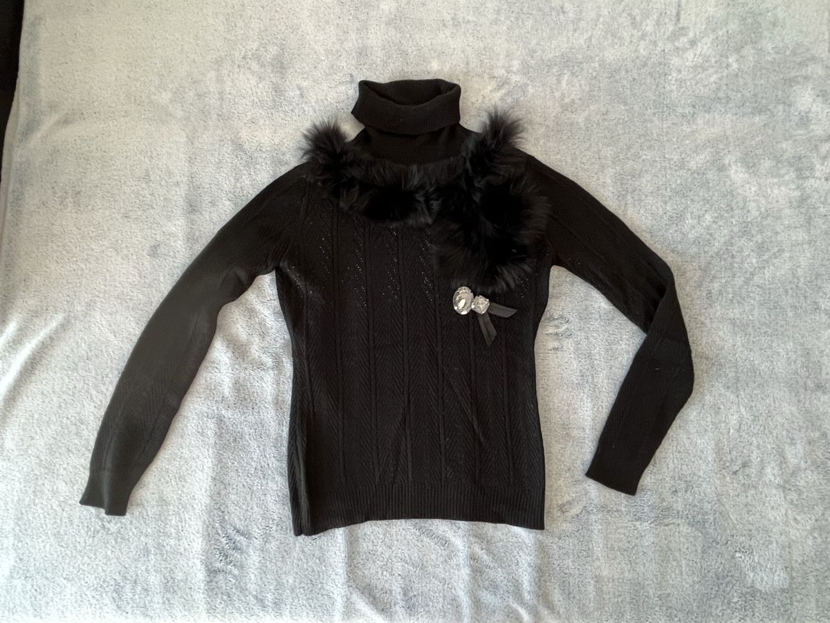 Maglioni & Felpe: Elegant black sweater with fur, S size. – Usato da Gümligen venduto da caron__ 2