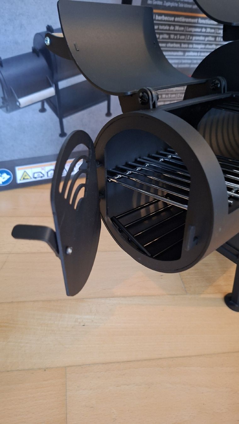 Texas Ranger Grills: Smoker Texas Ranger mini, 39cm lang, 3.4 Kilo – Neu (gemäss Beschreibung) aus Wichtrach von AirReto 2