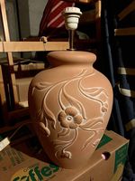 Très grand pied de lampe terre cuite terracota motif fleurs