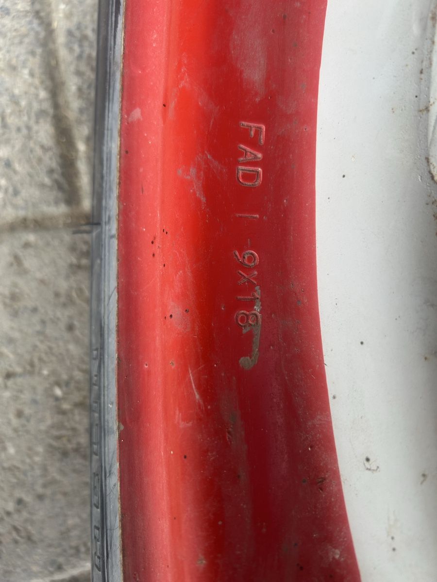 Pneus & Roues: Wagenräder – Défectueux à Zuzwil SG par DAWIME 2