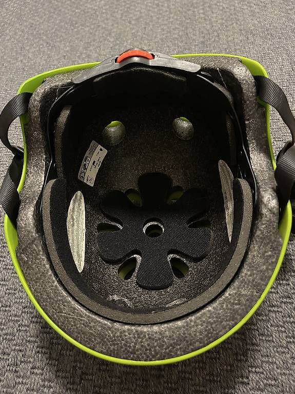 Copricapi, berretti & cappellini: Skater He?m – Usato da Uster venduto da Lia75 4