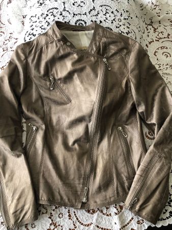 Goldene Lederjacke
