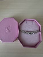 Elegante Swarovski Halskette mit funkelnden Kristallen.